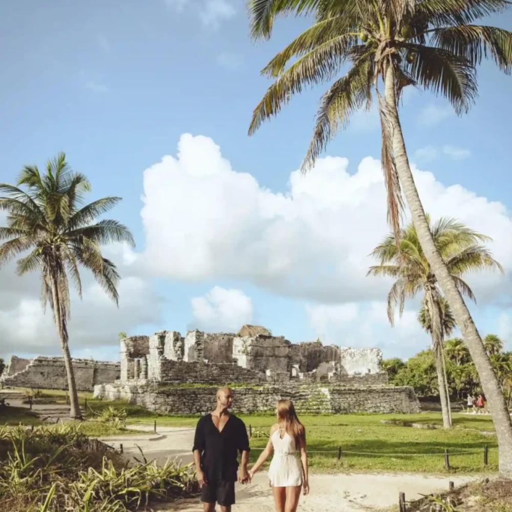 couple_tulum_ruins_sunset-684x1024